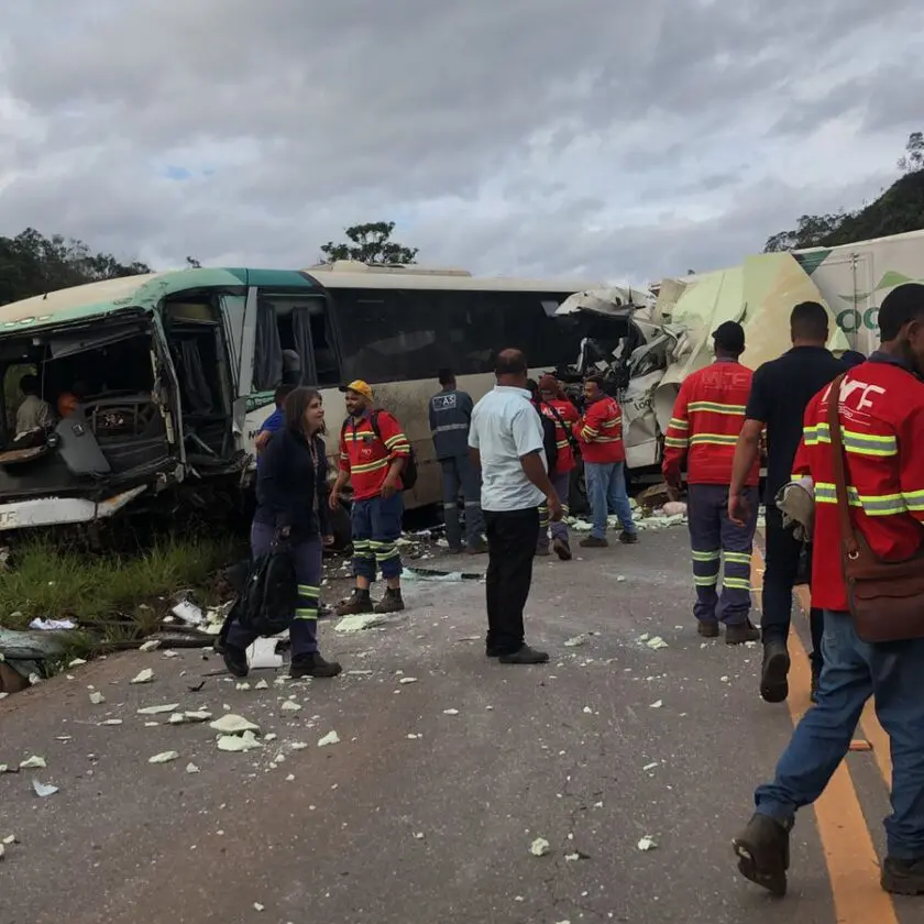 Acidente na MG-129, em Mariana, deixa um morto e várias pessoas feridas