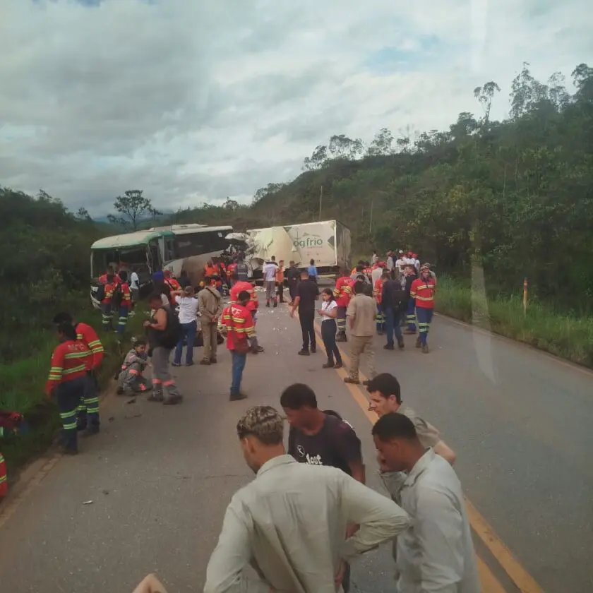 Acidente na MG-129, em Mariana, deixa um morto e várias pessoas feridas