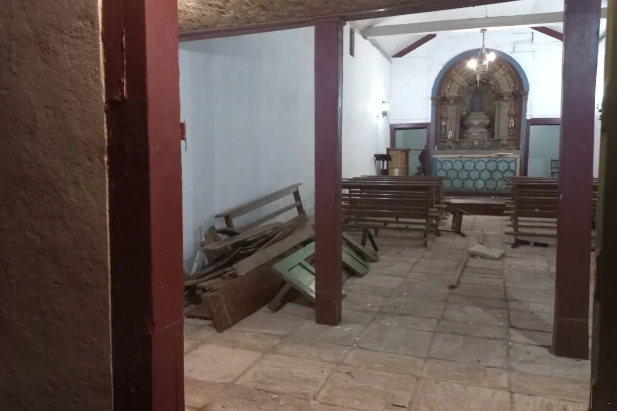 Capela com mais de 300 anos sofre vandalismo em Mariana; comunidade busca doações para reconstrução