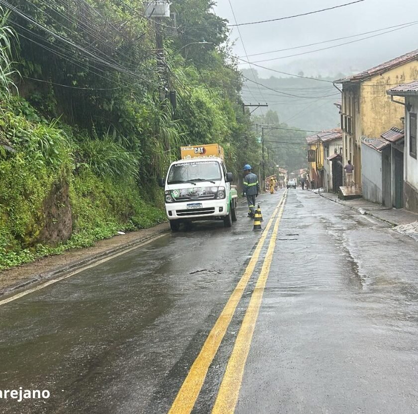 Rua Pandiá Calógeras, no Morro do Gambá, interditada em Ouro Preto