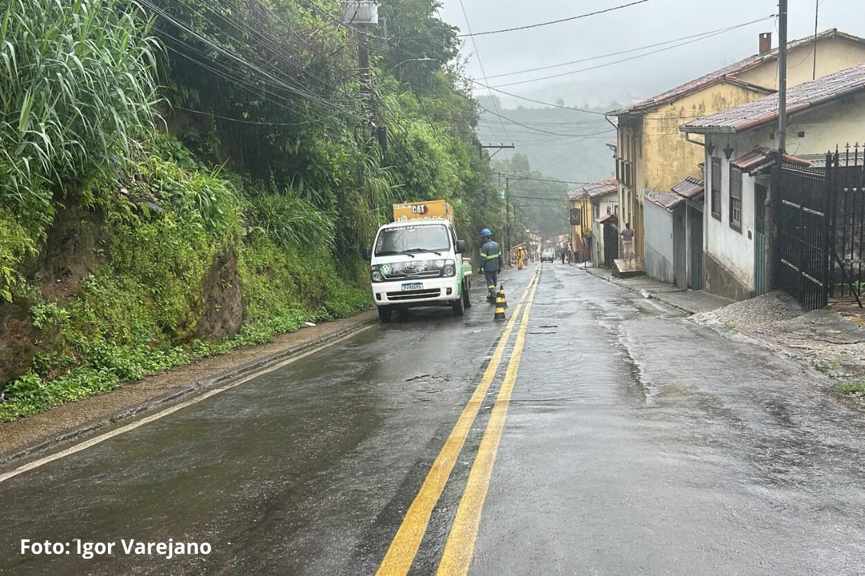 Rua Pandiá Calógeras, no Morro do Gambá, interditada em Ouro Preto