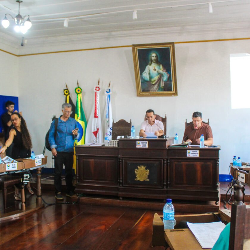 Vereadores de Ouro Preto cobram soluções para obras paralisadas