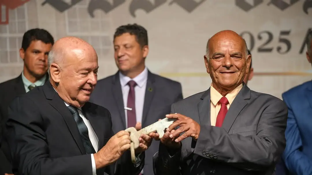 Em discurso de posse, Angelo critica Zema, 'armadilhas da novidade' e define pautas principais para este mandato
