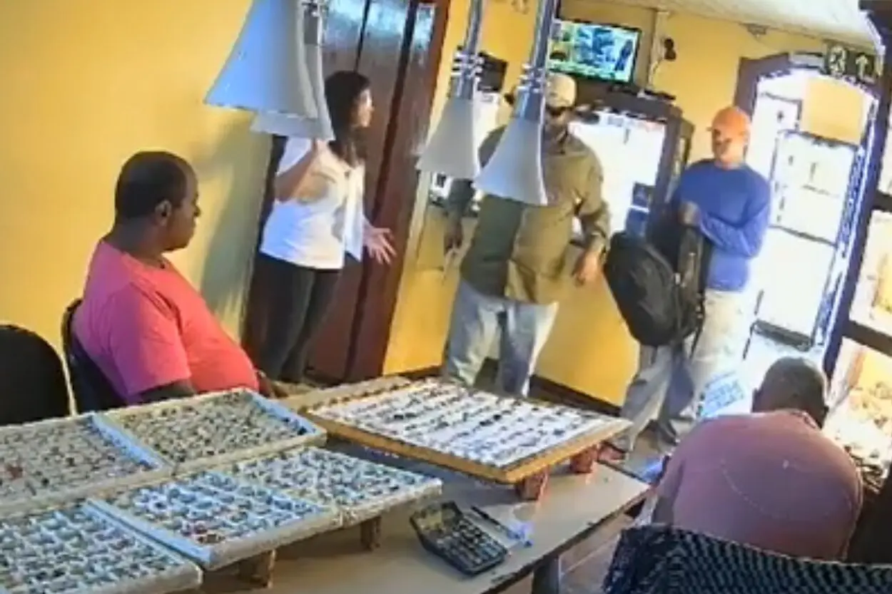 Homem é preso suspeito de participar de roubo "cinematográfico" em joalheira de Ouro Preto