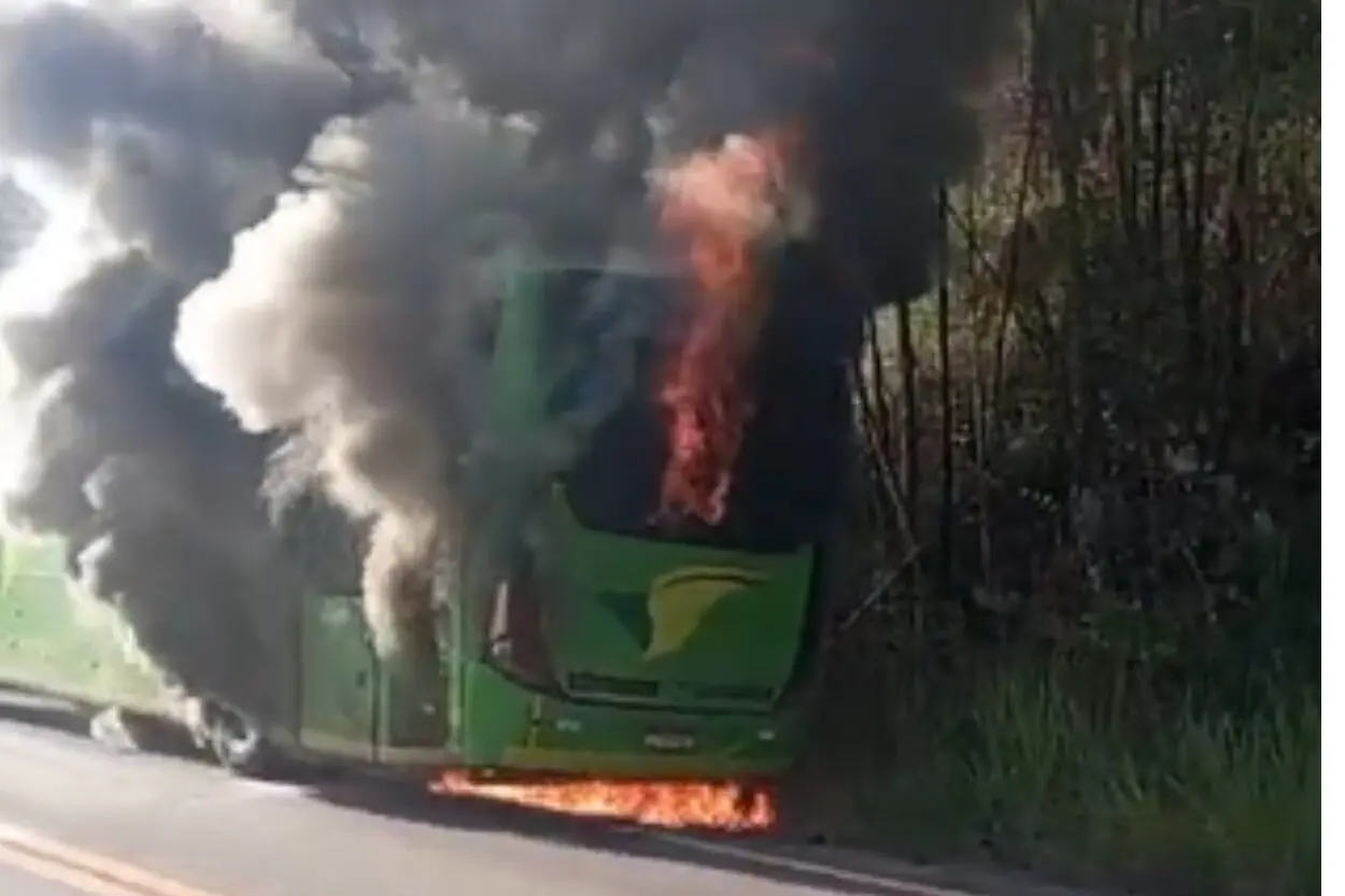 O que se sabe sobre o ônibus da Pássaro Verde que pegou fogo em Mariana
