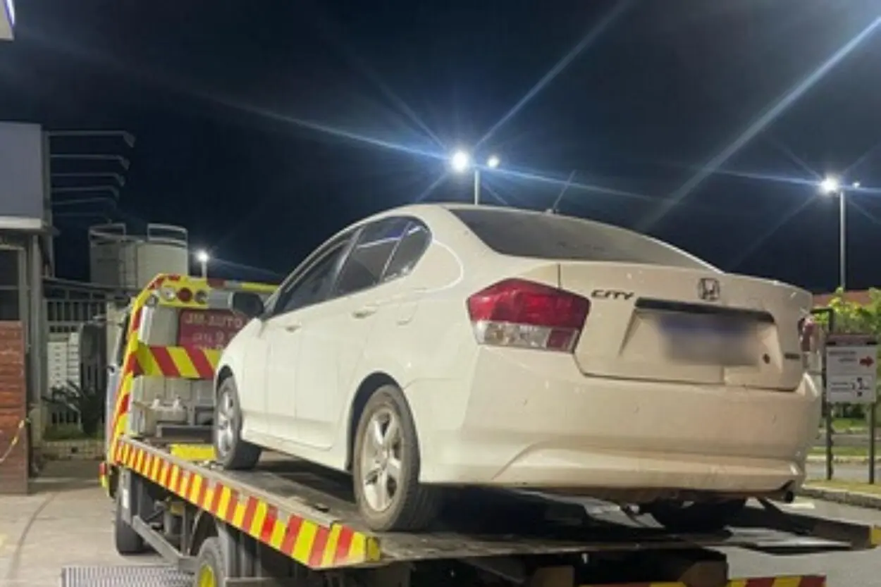 Carro clonado com drogas é apreendido durante abordagem em Ouro Preto