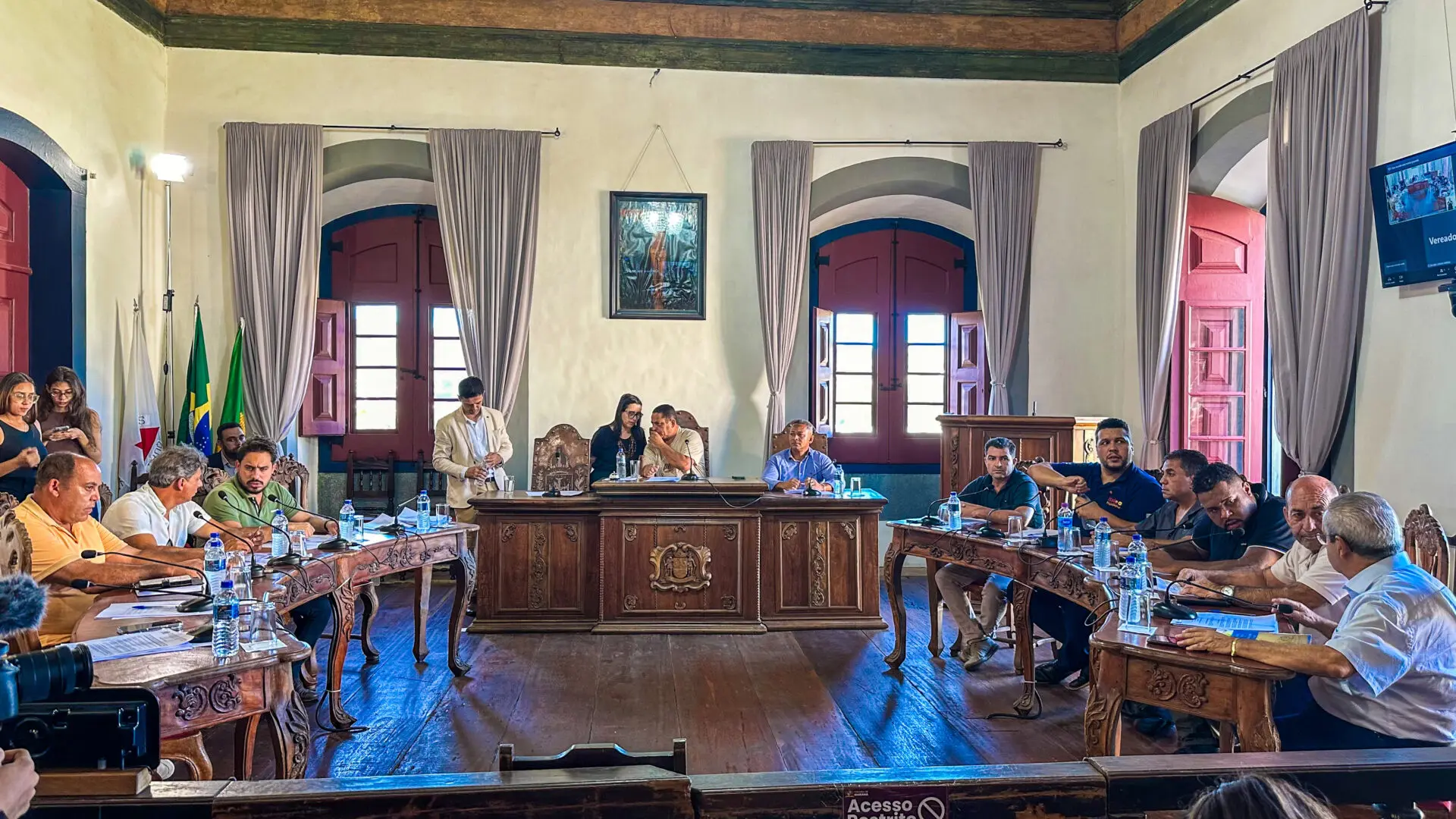 Câmara debate violência transfóbica e reforço na segurança em Mariana