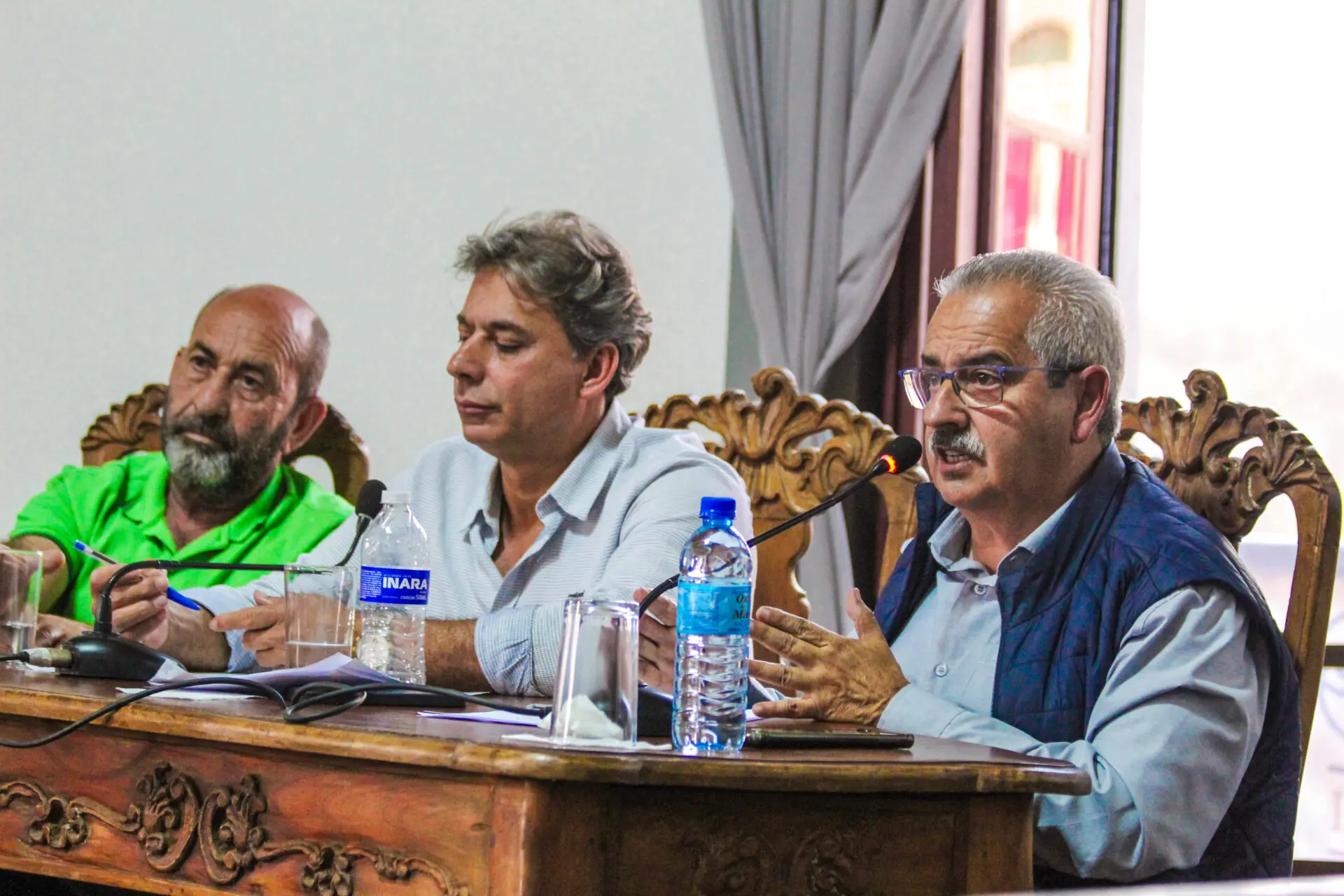 Servidores protestam contra reajuste, mas PL é aprovado em Mariana