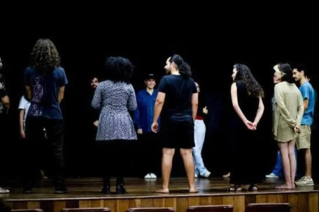Curso livre de teatro para adultos com inscrições abertas em Ouro Preto