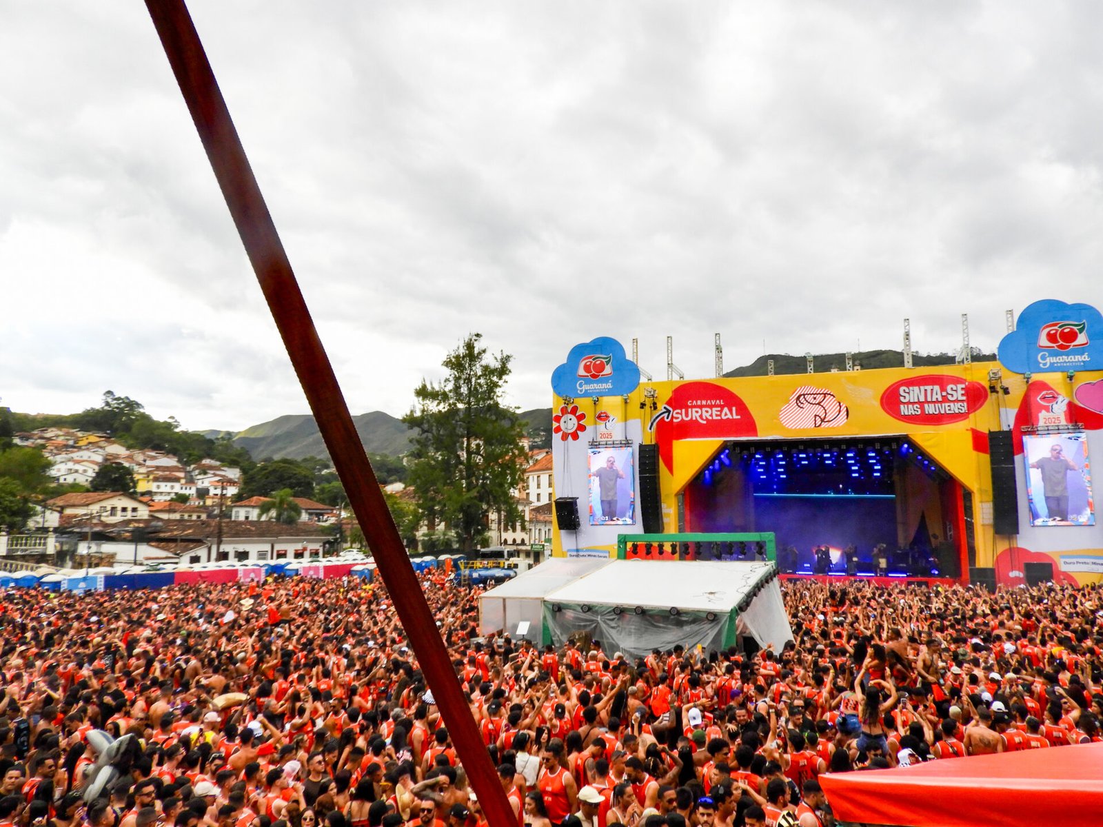 Bloco Cabrobró celebra 25 anos com festa inesquecível