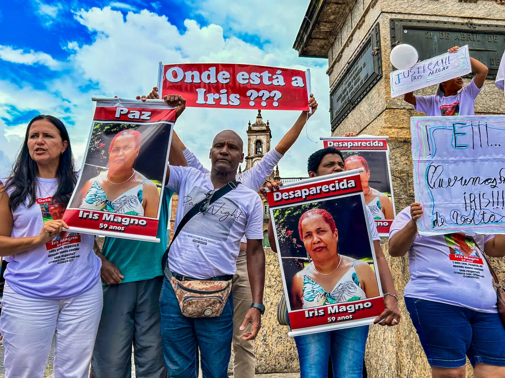 Familiares de Íris Magno protestam em Ouro Preto