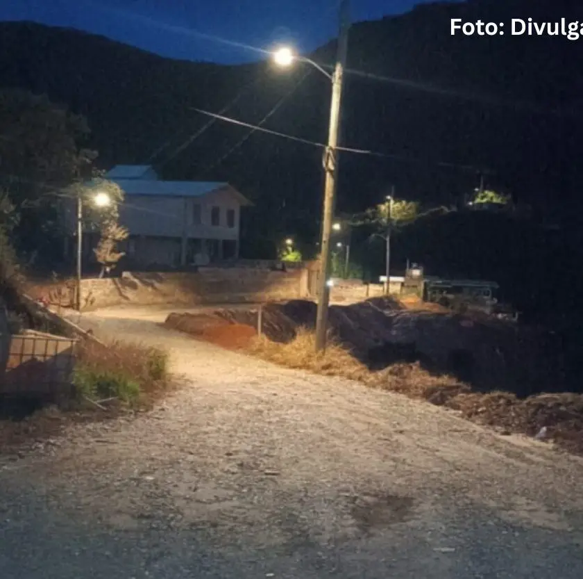 Extensão de rede elétrica garante mais 14 luminárias no bairro Pocinho, em Ouro Preto