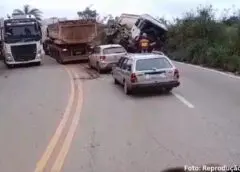 Carreta tomba e derrama óleo na Serra da Santa; motoristas devem redobrar atenção