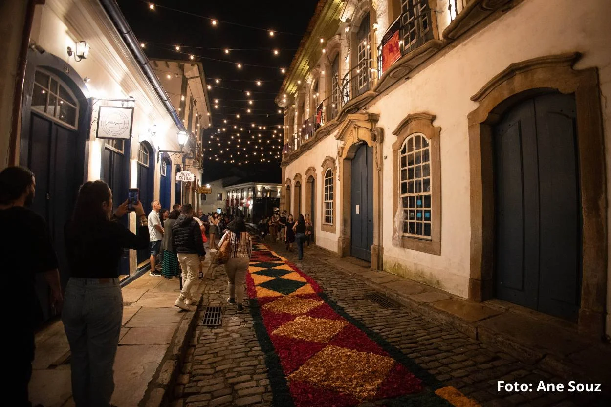 Saiba os locais e horários da confecção dos tapetes devocionais em Ouro Preto neste sábado