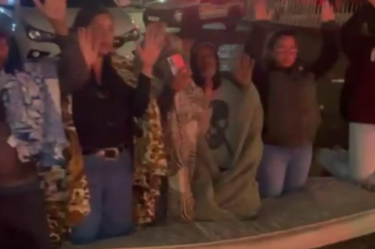 Manifestantes por moradia ocupam Praça Tiradentes em Ouro Preto às vésperas do 21 de abril