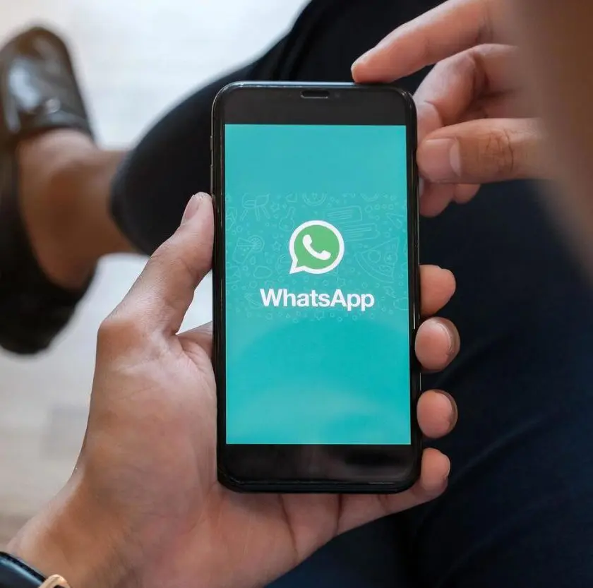 Justiça anula justa causa por figurinhas no WhatsApp e garante direitos a trabalhador em BH