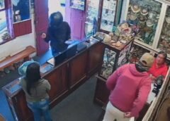 Câmeras flagram assalto à mão armada em uma joalheria no centro de Ouro Preto