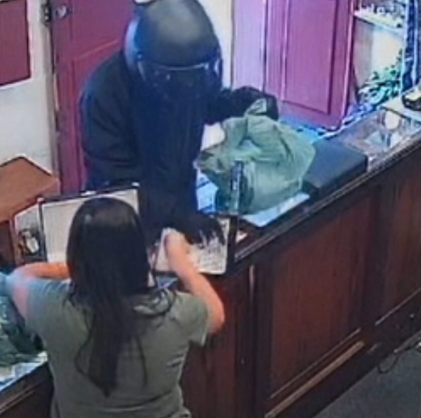 Polícia civil investiga assalto à joalheria em Ouro Preto