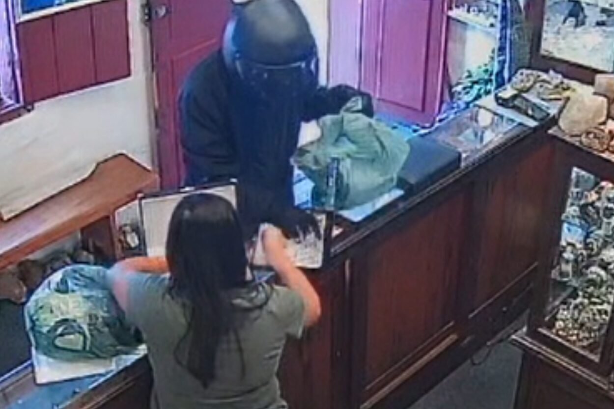 Polícia civil investiga assalto à joalheria em Ouro Preto