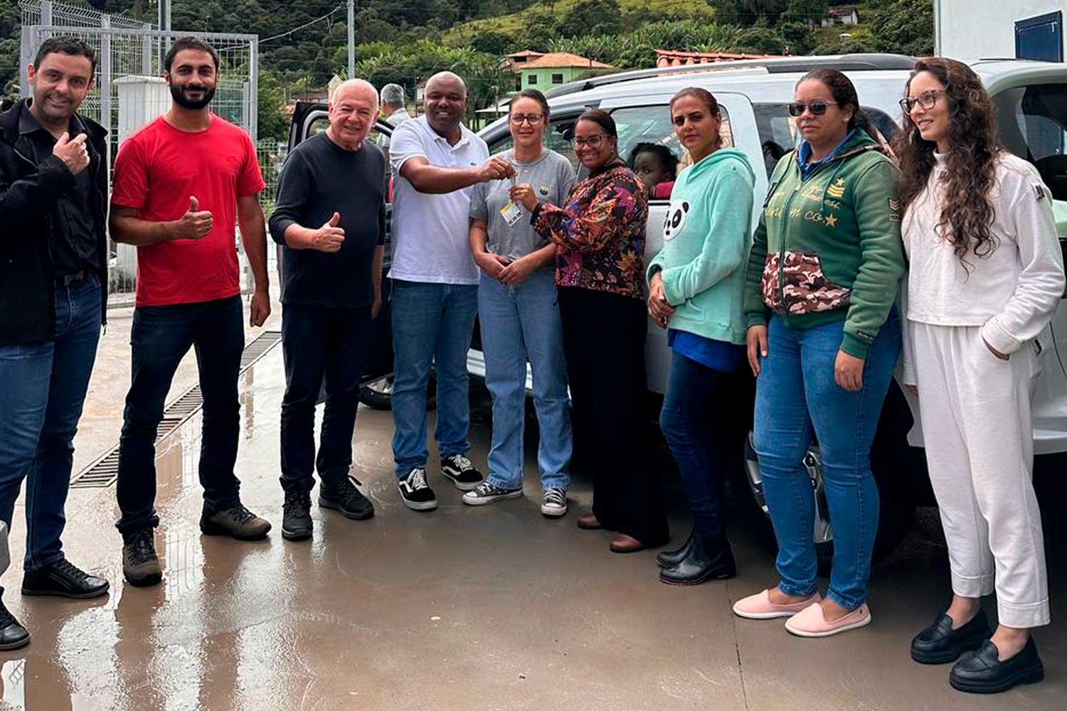Vereador entrega veículo para o Posto de Saúde da Serra do Siqueira