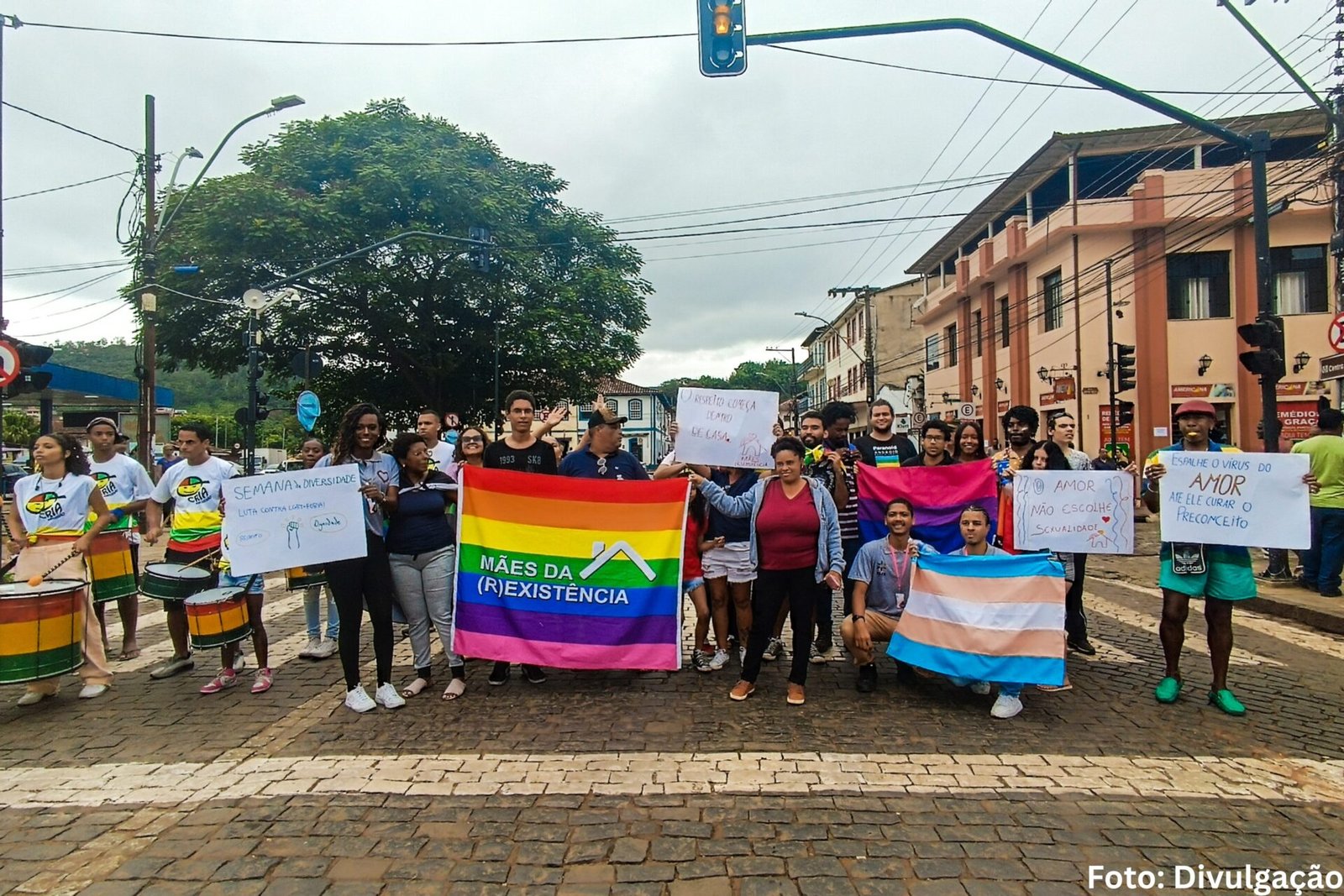 Mariana recebe desfile Pride Walk 2025 em celebração à luta LGBTQIA+