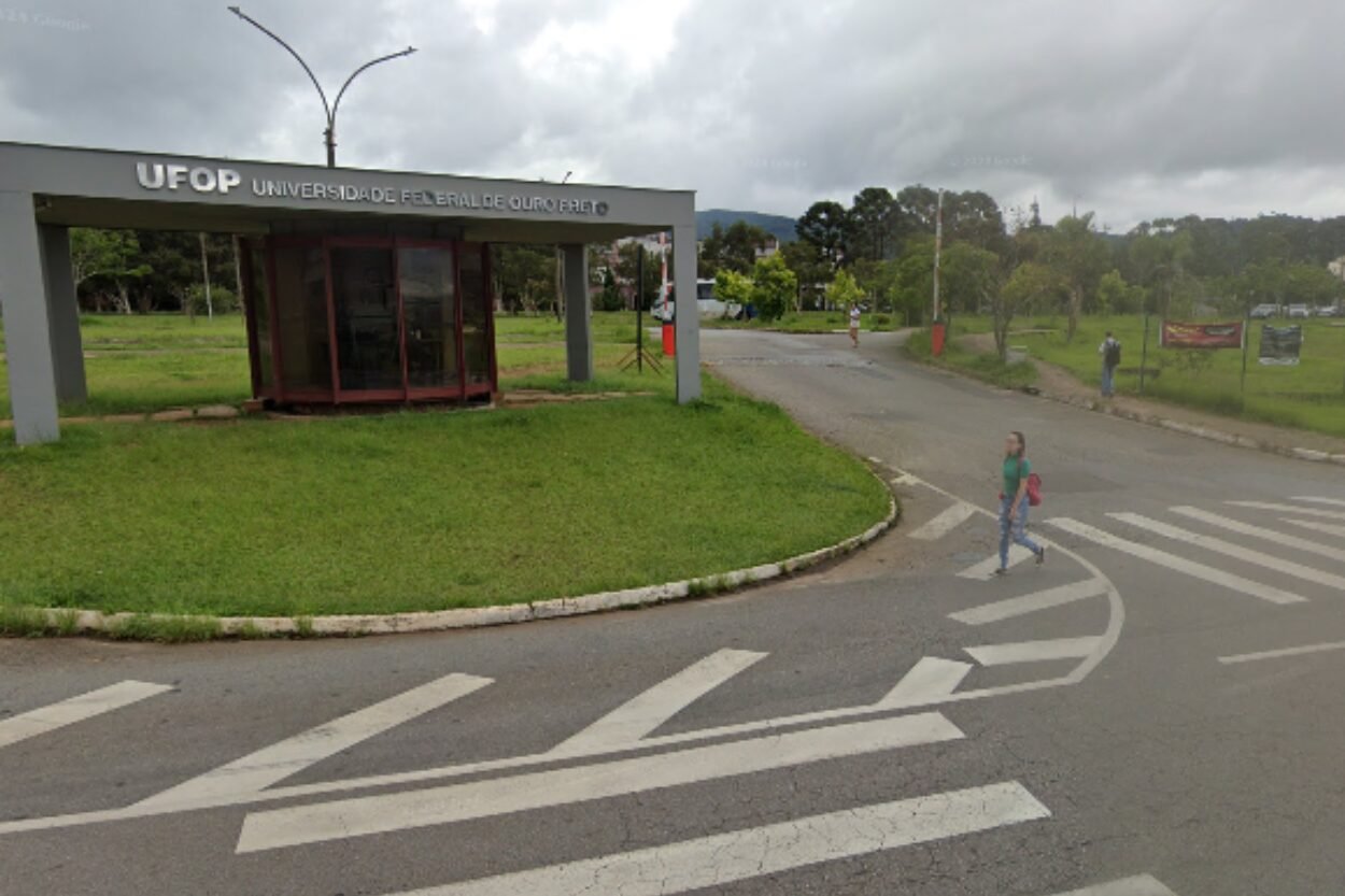 Servidores da UFOP aprovam paralisações em maio; entenda