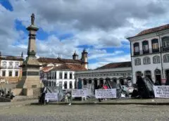 Integrantes da luta por moradia acampam na Praça Tiradentes, em Ouro Preto