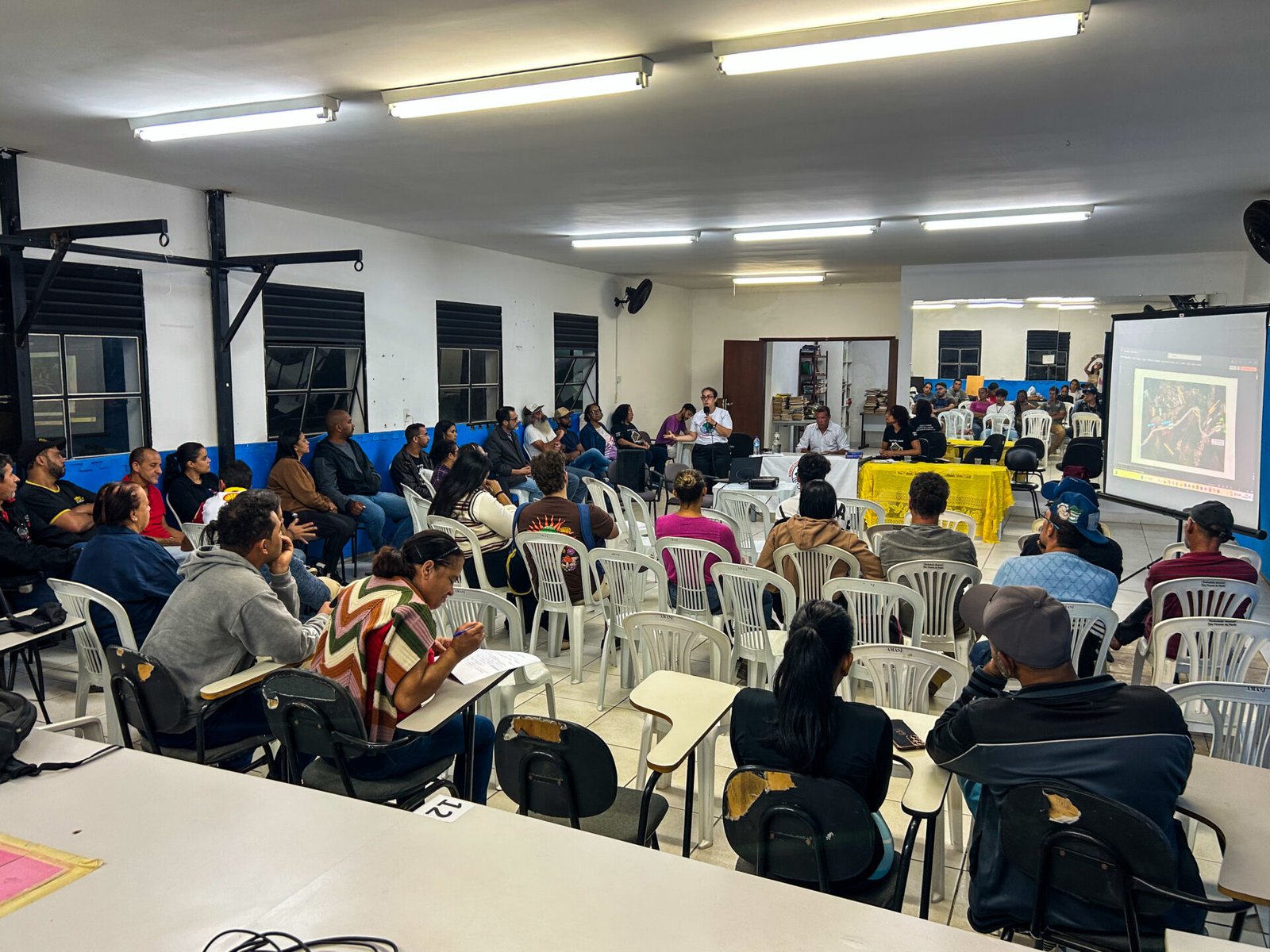 Comerciantes de Mariana debatem impactos da duplicação da BR-356