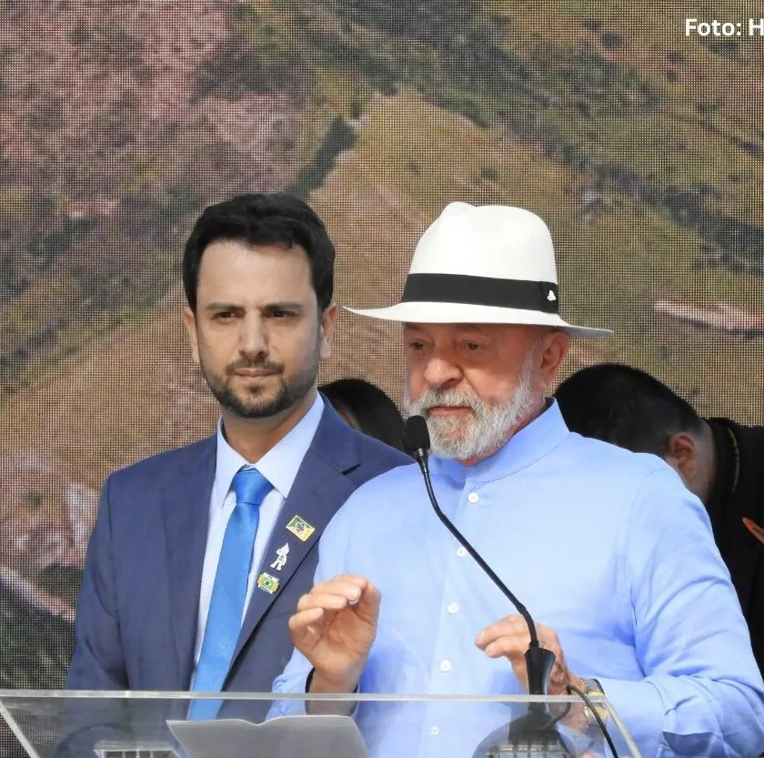 Lula anuncia pacote social em Mariana