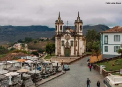 Série de TV grava em Ouro Preto e busca antiguidades para comprar