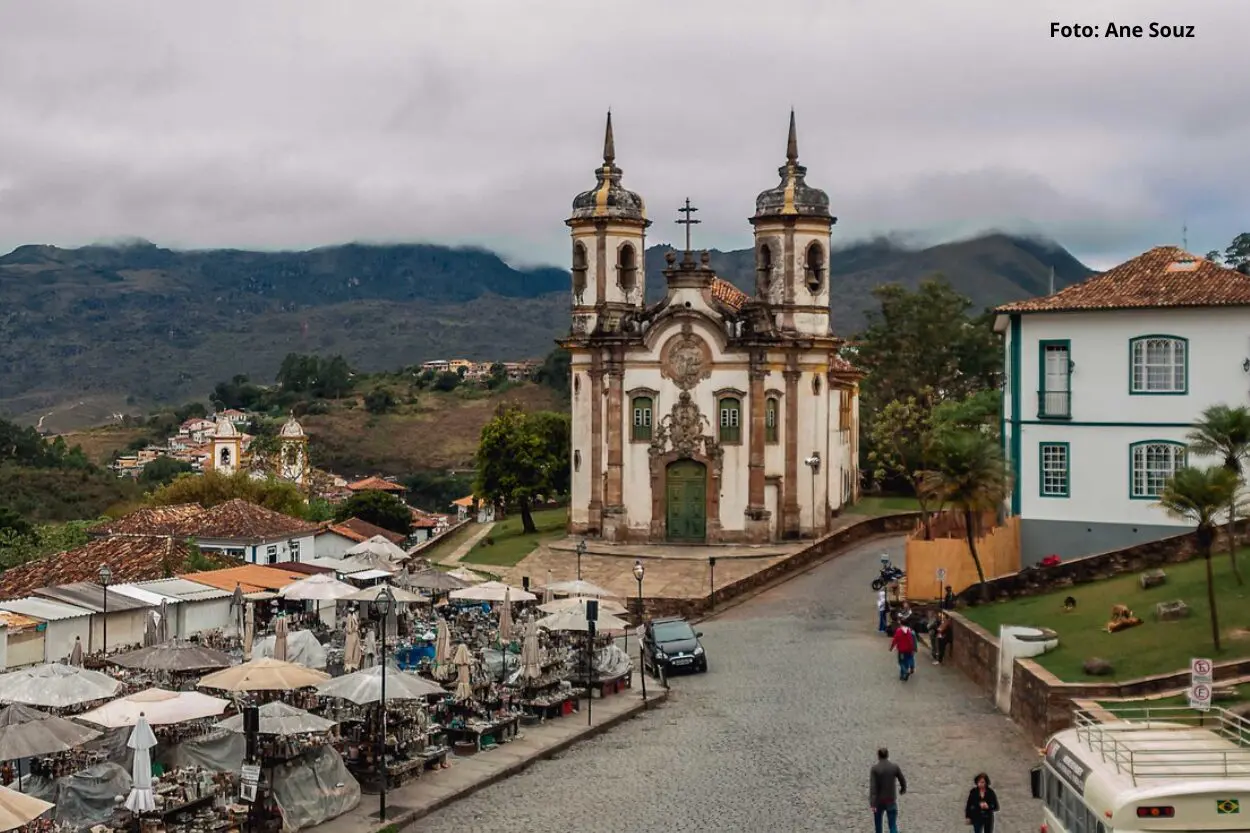 Série de TV grava em Ouro Preto e busca antiguidades para comprar