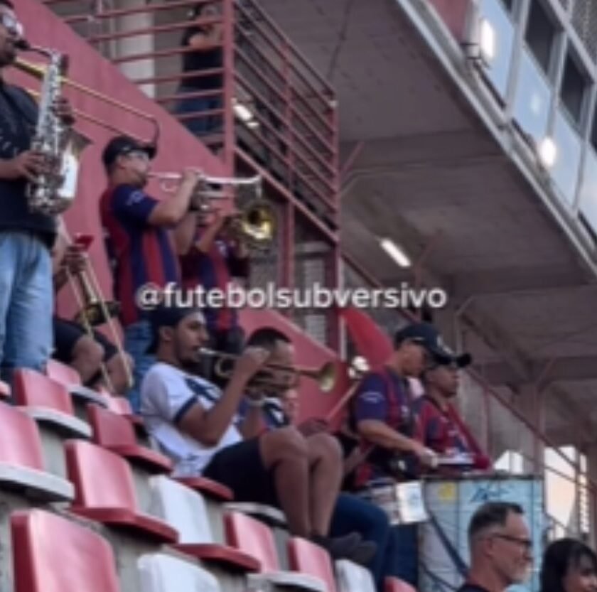 Torcida do Itabirito viraliza ao tocar 'marcha fúnebre' para jogador lesionado