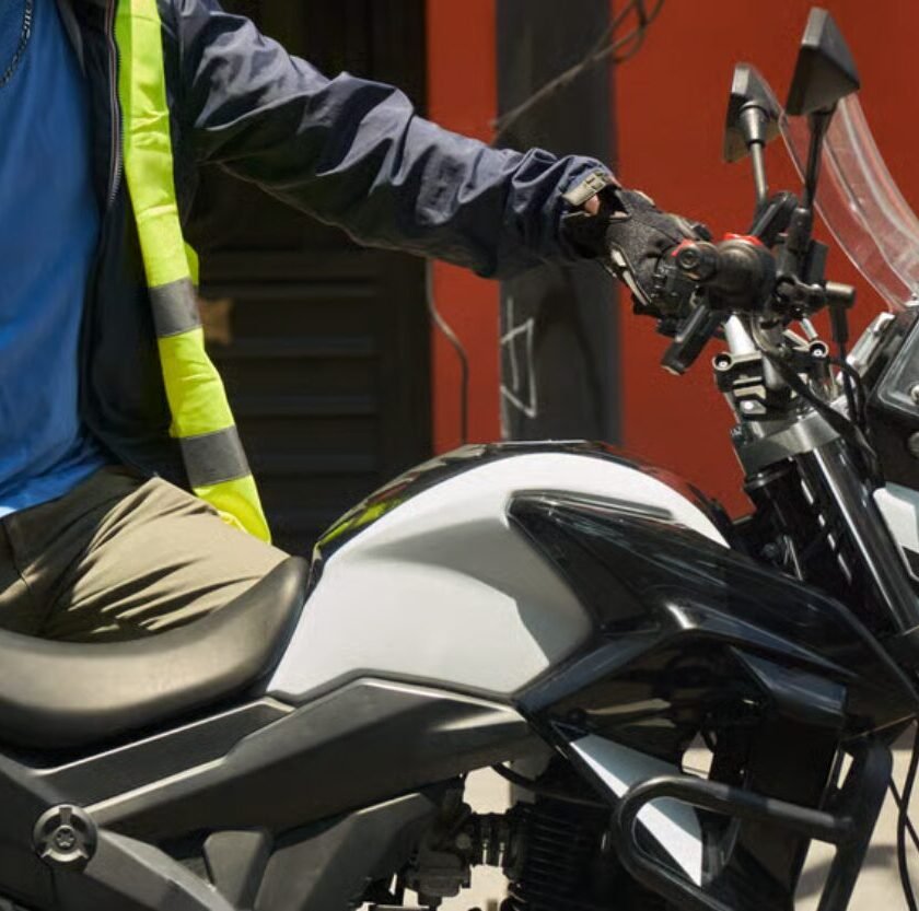 Homem que assediou motorista de aplicativo em moto é acusado por crime grave