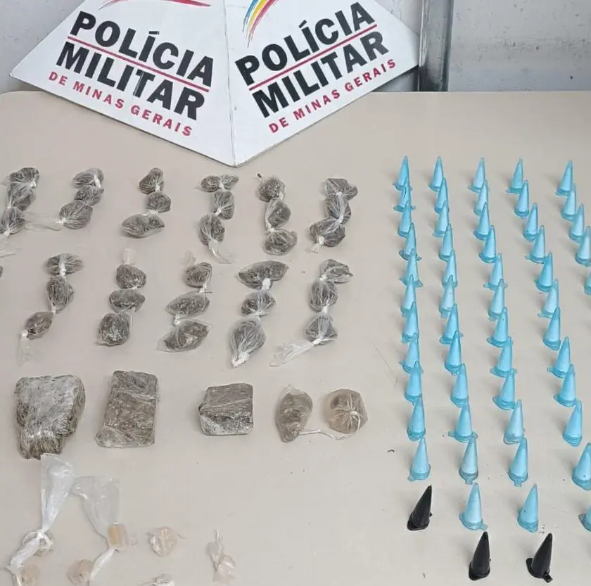 Suspeito foge, mas deixa cair drogas e cúmplice é presa em Itabirito
