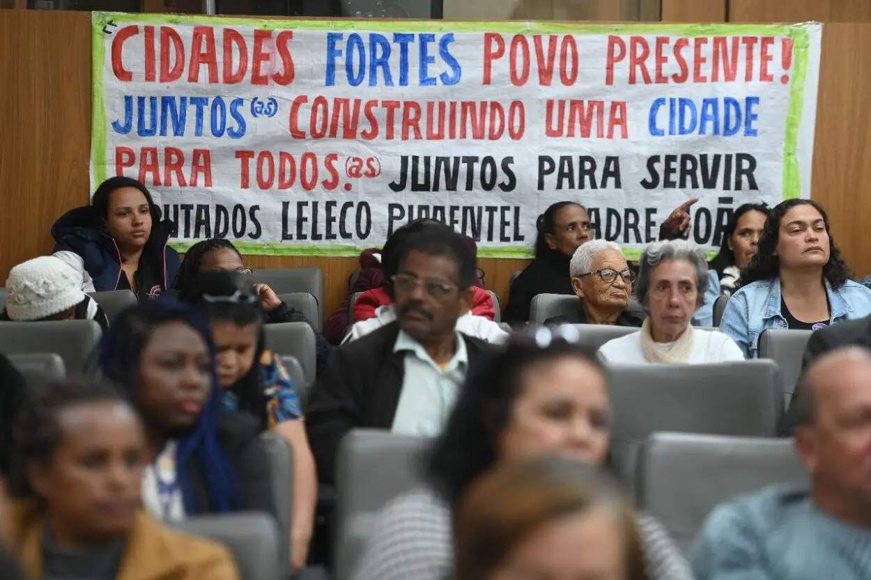 Sem teto e sem banheiro: o retrato da exclusão habitacional em Minas Gerais