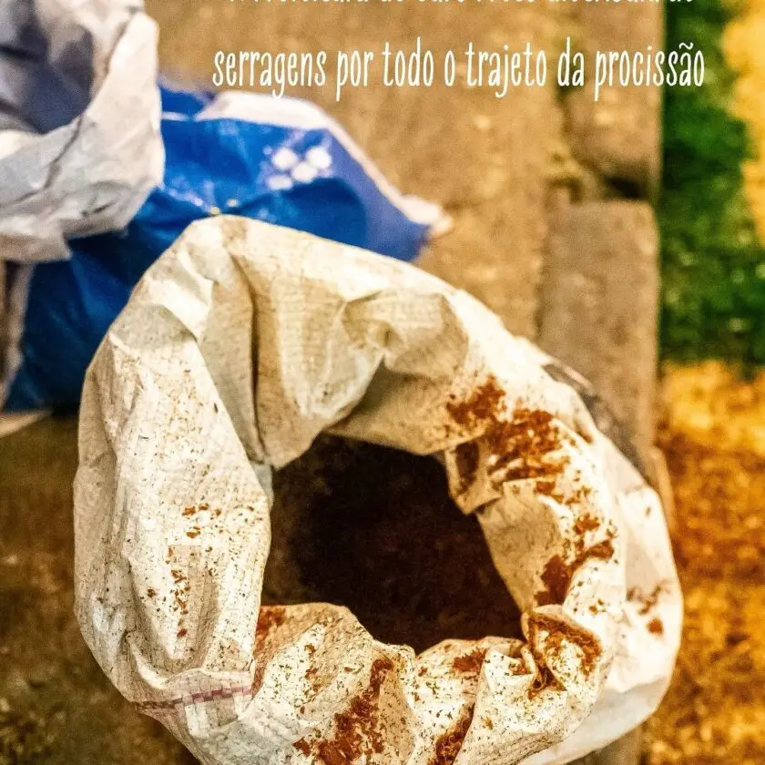 Hoje é dia de confeccionar tapetes devocionais em Ouro Preto