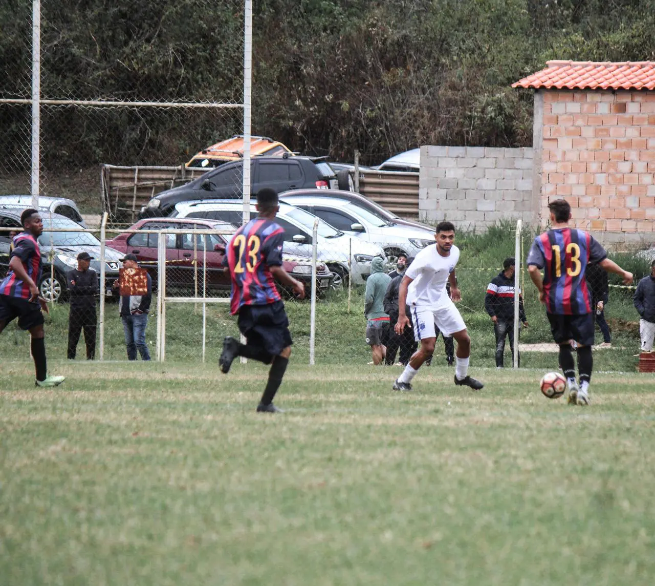 Mariana discute criação de time profissional de futebol