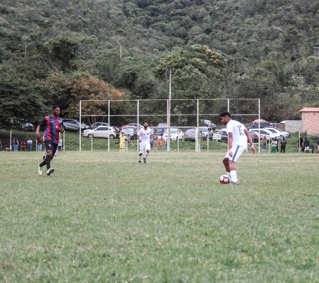 Mariana discute criação de time profissional de futebol