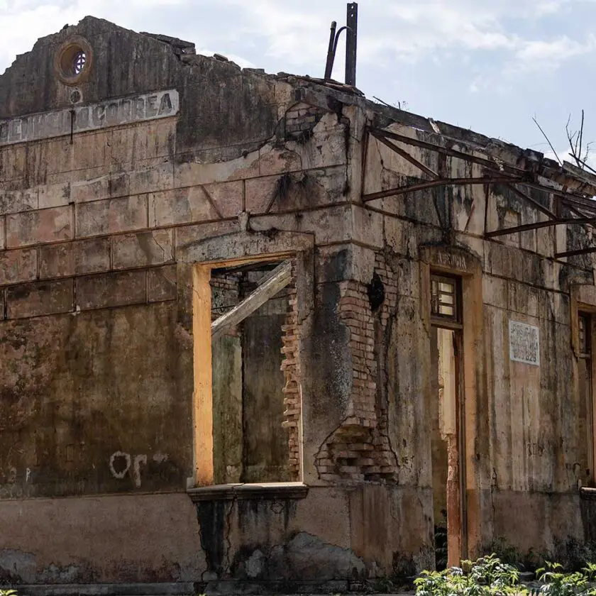 Veja o tour 360° pelas ruínas da Estação de Engenheiro Corrêa antes da reconstrução