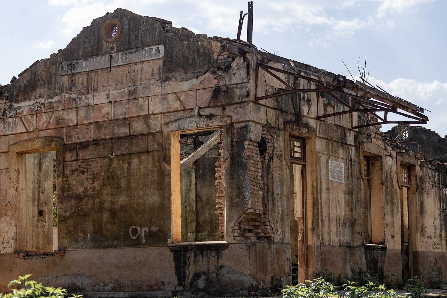 Veja o tour 360° pelas ruínas da Estação de Engenheiro Corrêa antes da reconstrução