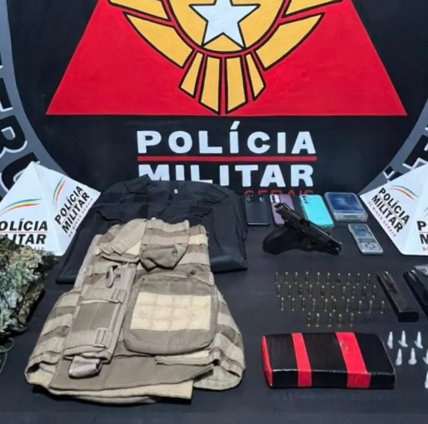 Operação desarticula ponto de venda de drogas em Mariana; duas pessoas presas com armas