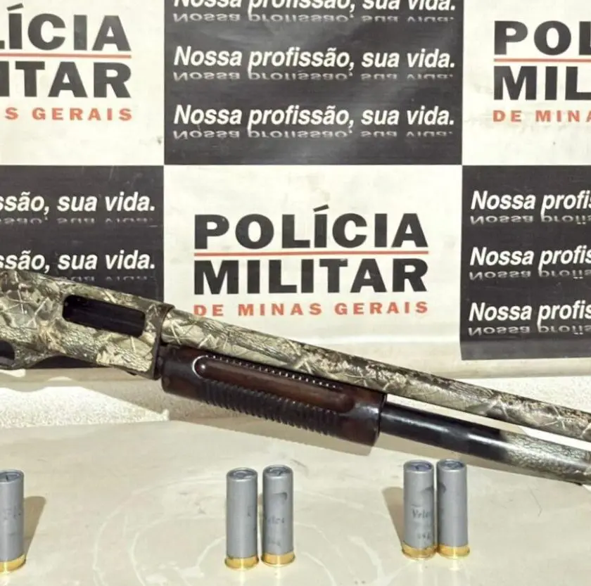 Jovem denuncia agressão do namorado armado em Mariana