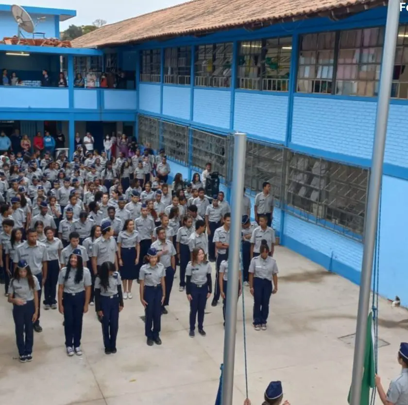Sindicato se opõe à adesão de escolas cívico-militares em Minas Gerais
