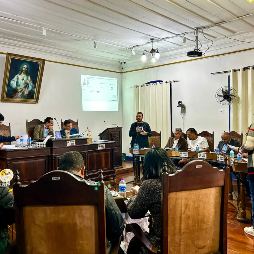Vereadores de Ouro Preto criticam projeto de Zema para escolas cívico-militares