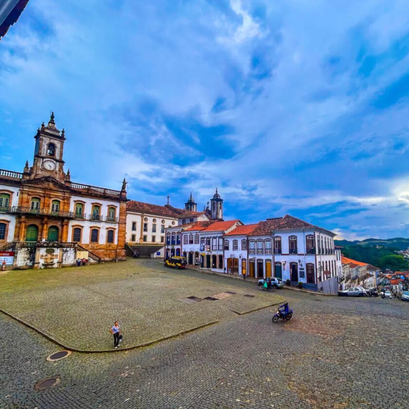 Julho Amarelo em Ouro Preto: ação de saúde na Praça Tiradentes oferece testagens e vacinas