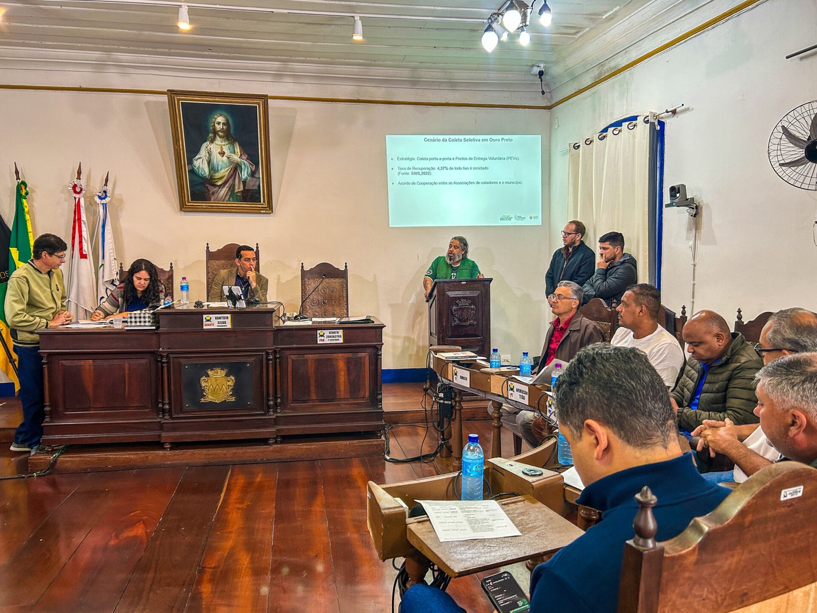 Câmara de Ouro Preto lança projeto de reciclagem no Legislativo