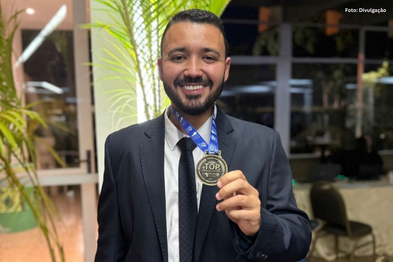 Vereador de Ouro Preto recebe Medalha Top Legislativo em Brasília