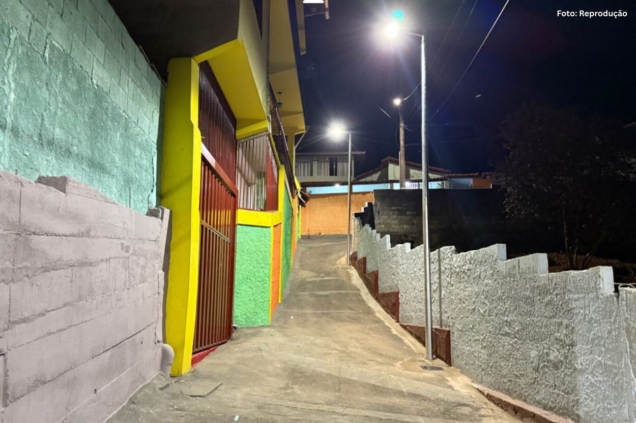 Passagem de Mariana recebe iluminação pública após 30 anos