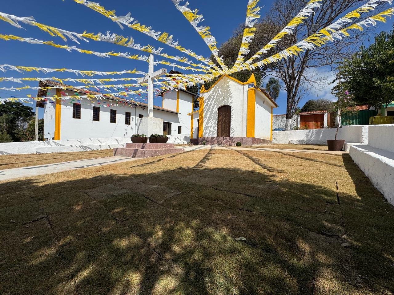 Projeto Eu Amo Amarantina transforma o entorno da Capela Santa Efigênia e valoriza o coração de Riacho