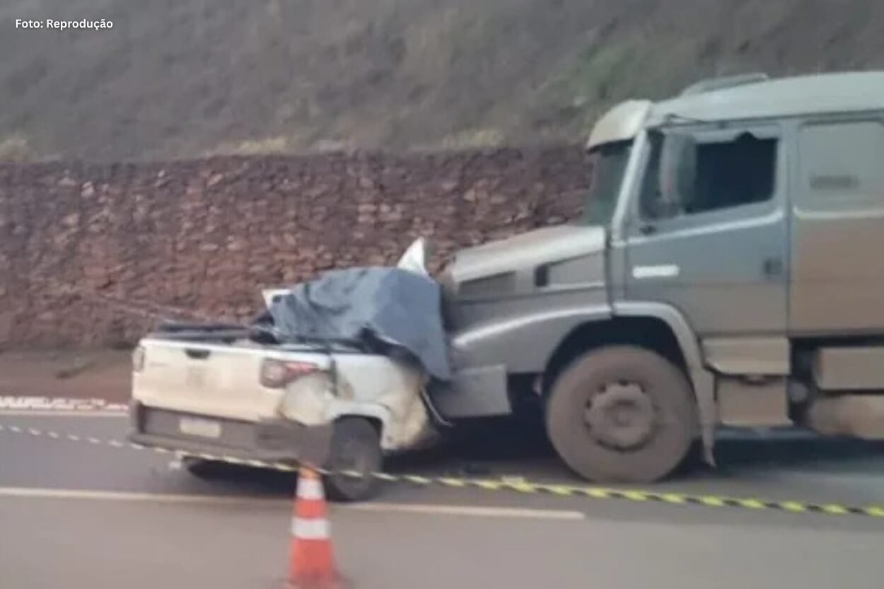 Acidente na BR-040 em Itabirito deixa vítima fatal e interdita rodovia